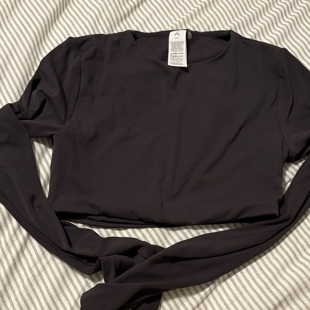 Oner active soft motion crop top soft black  Women's long sleeve  Top size M